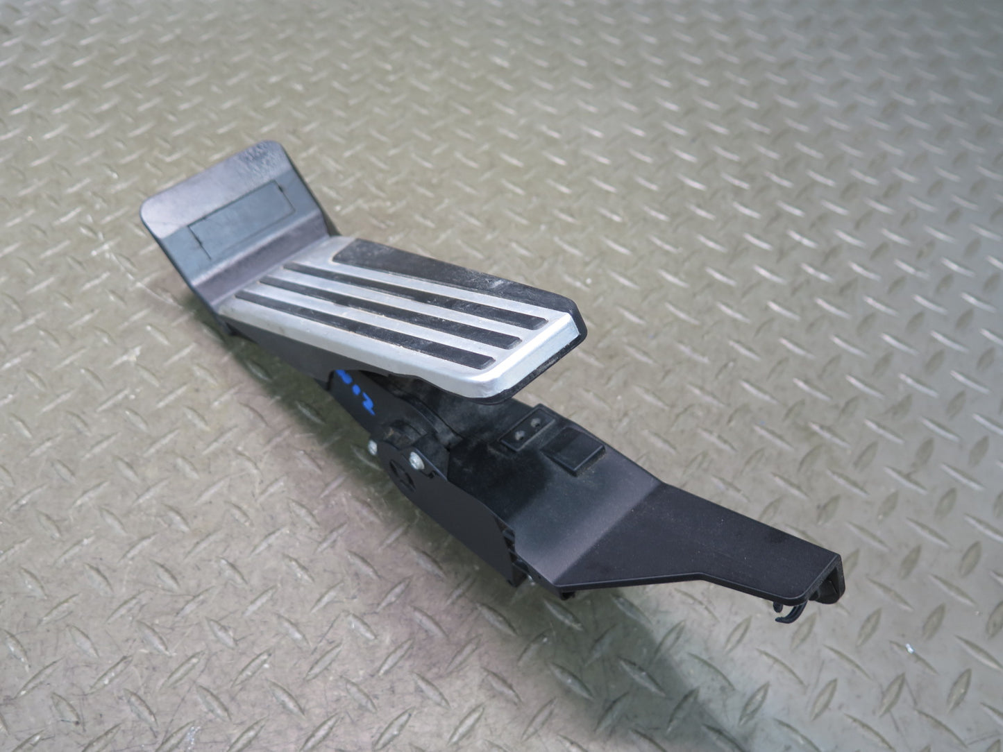 09-20 Nissan Z34 370Z Gas Acceleration Pedal 18002-1NC0C OEM