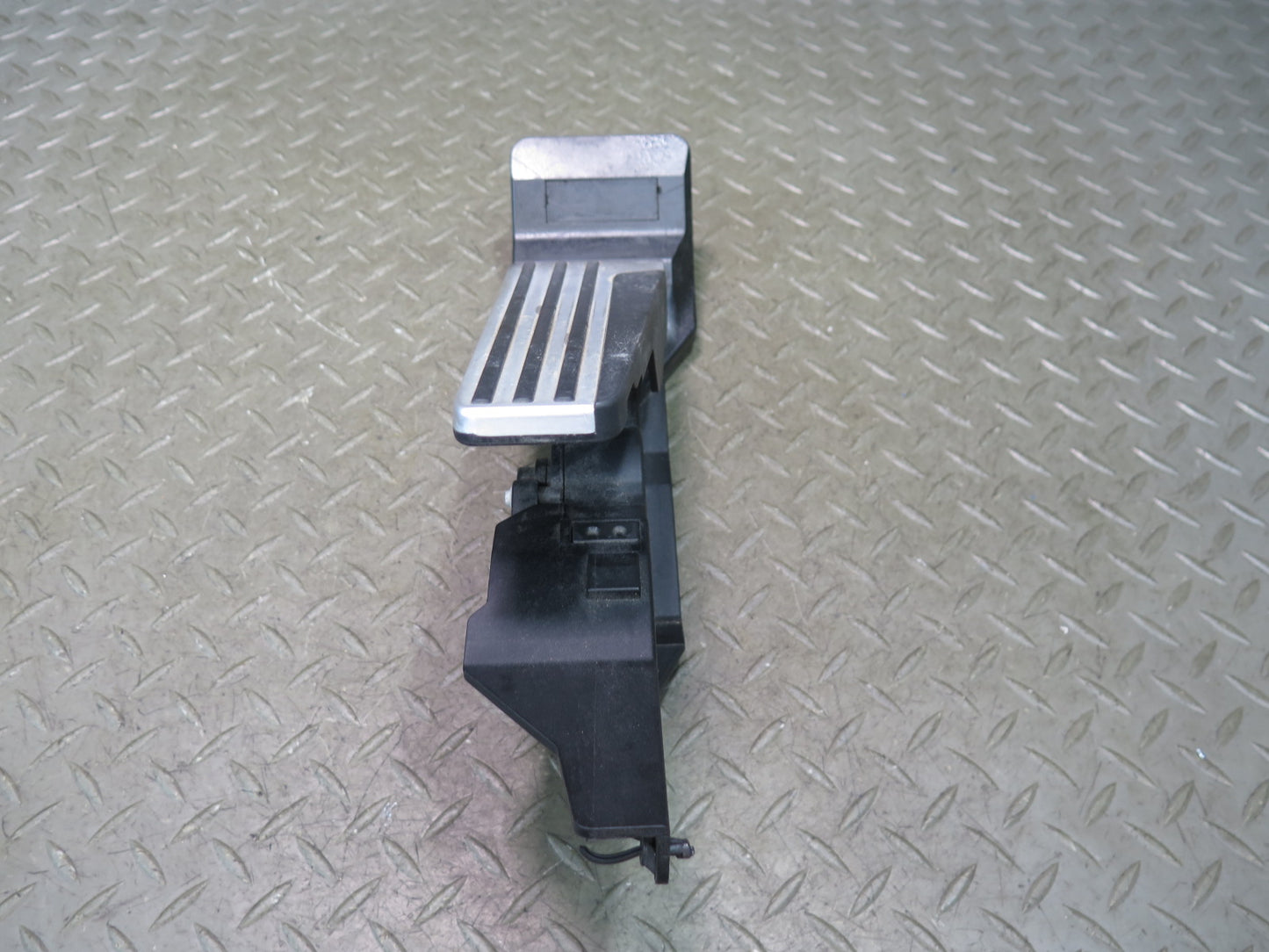 09-20 Nissan Z34 370Z Gas Acceleration Pedal 18002-1NC0C OEM