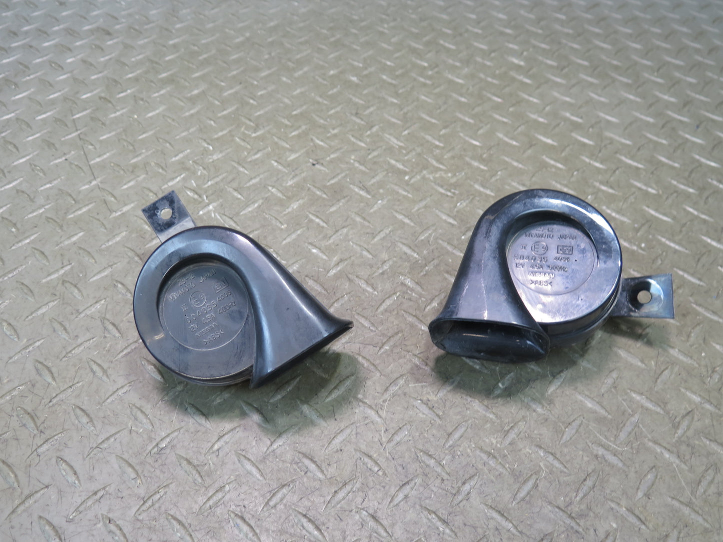 09-20 Nissan Z34 370Z Set of 2 High & Low Tone Note Pitch Horn Signal OEM