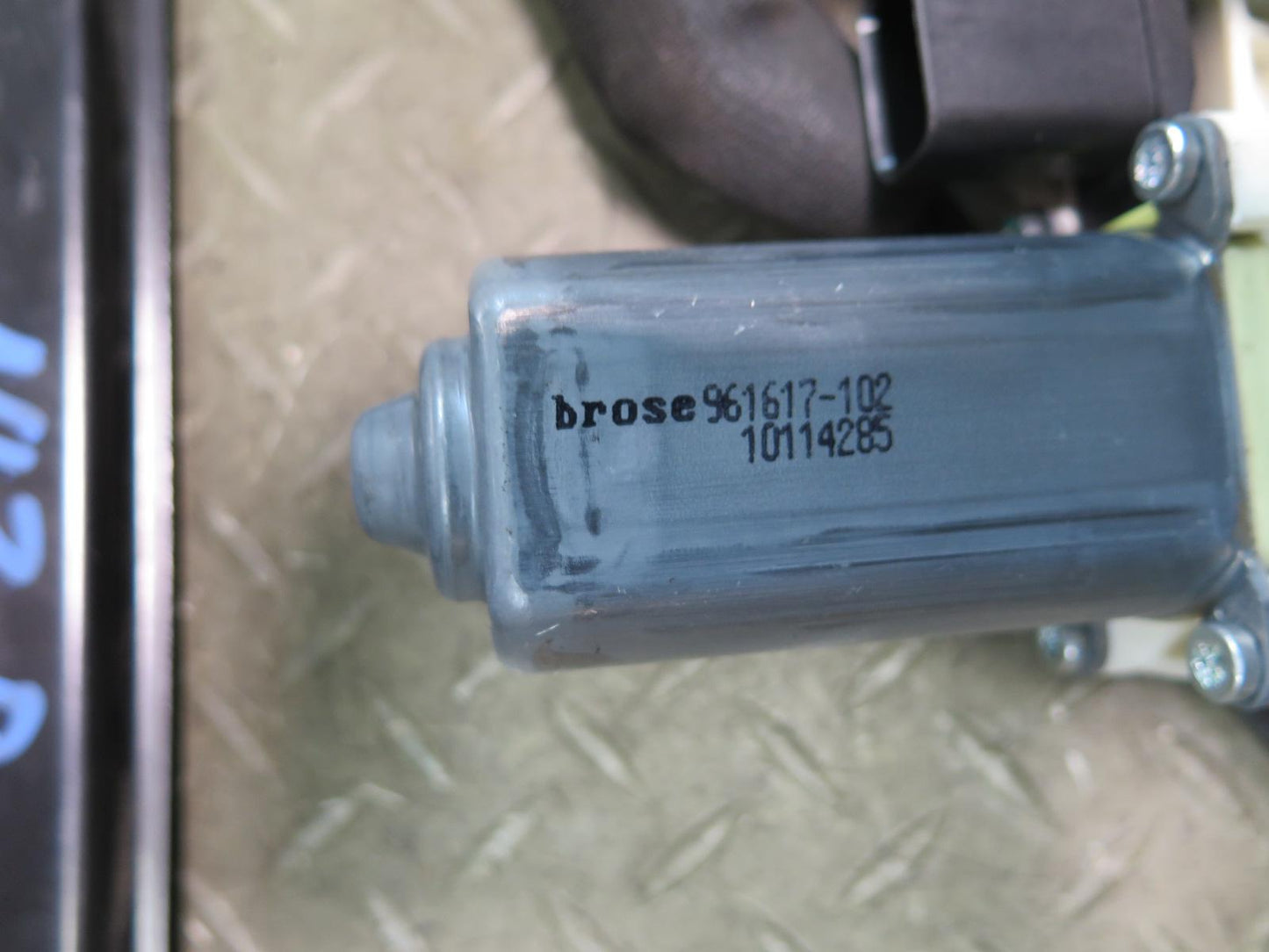 09-20 Nissan 370Z Z34 Right Door Window Regulator w Motor OEM