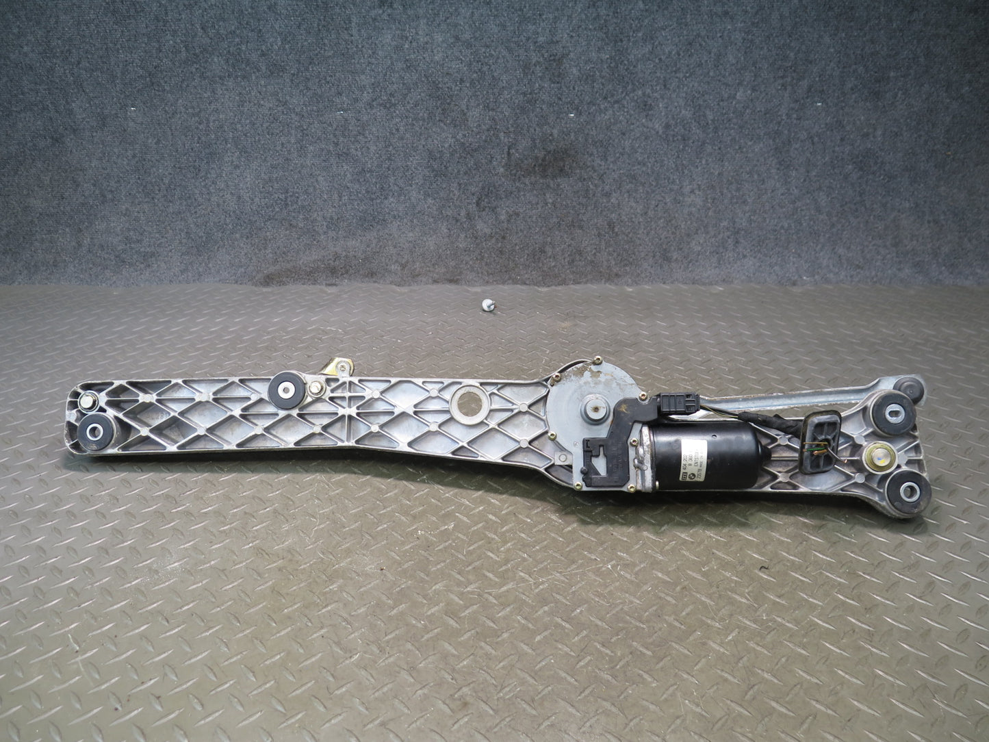 97-03 BMW E39 540i Windshield Wiper Transmission Linkage w Motor OEM