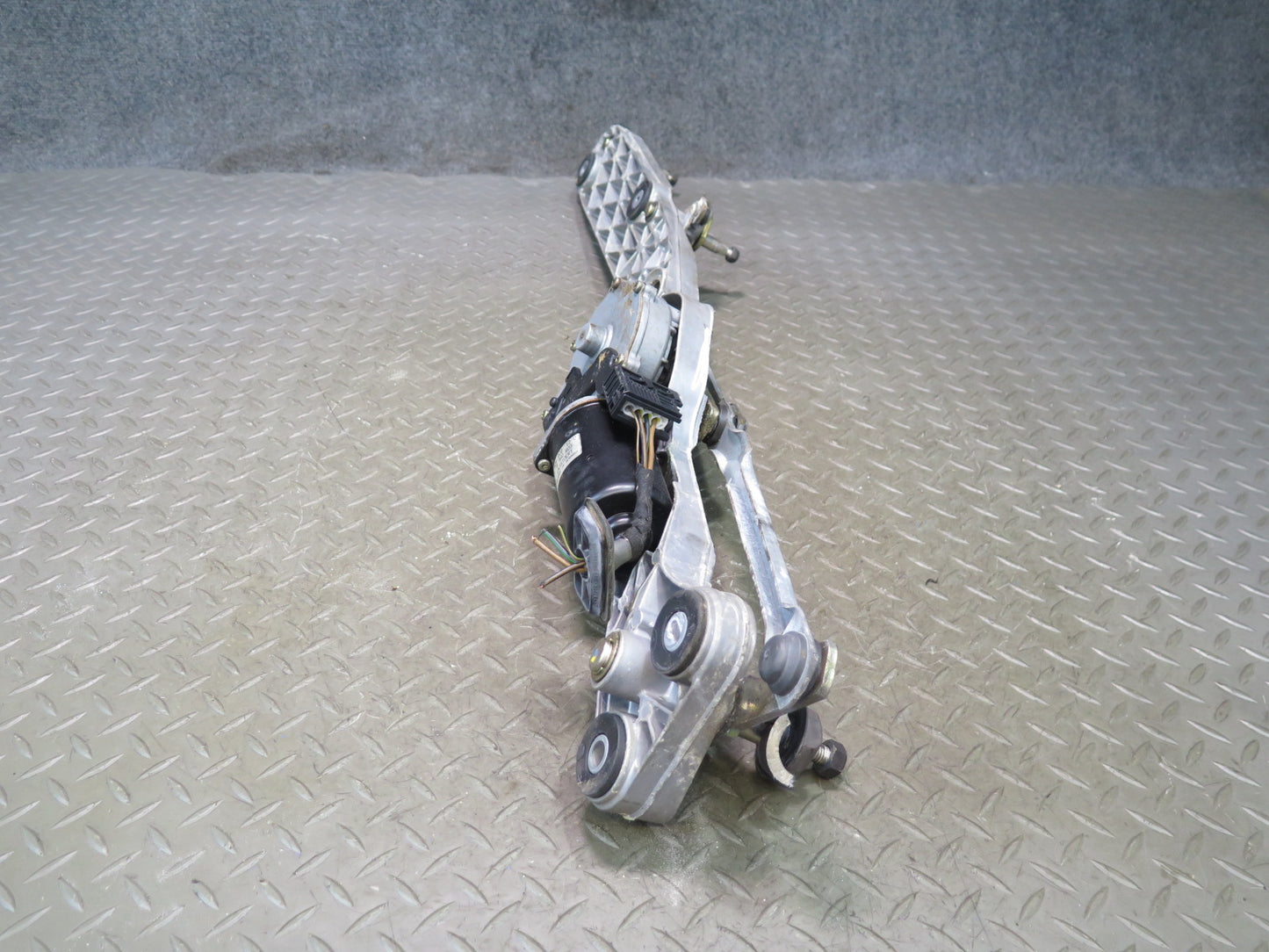 97-03 BMW E39 540i Windshield Wiper Transmission Linkage w Motor OEM
