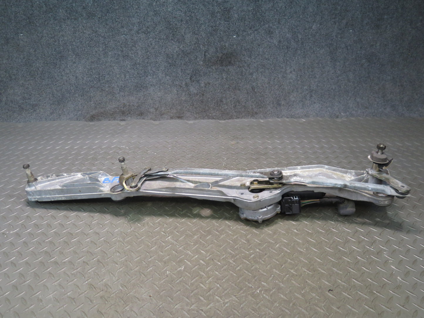 97-03 BMW E39 540i Windshield Wiper Transmission Linkage w Motor OEM