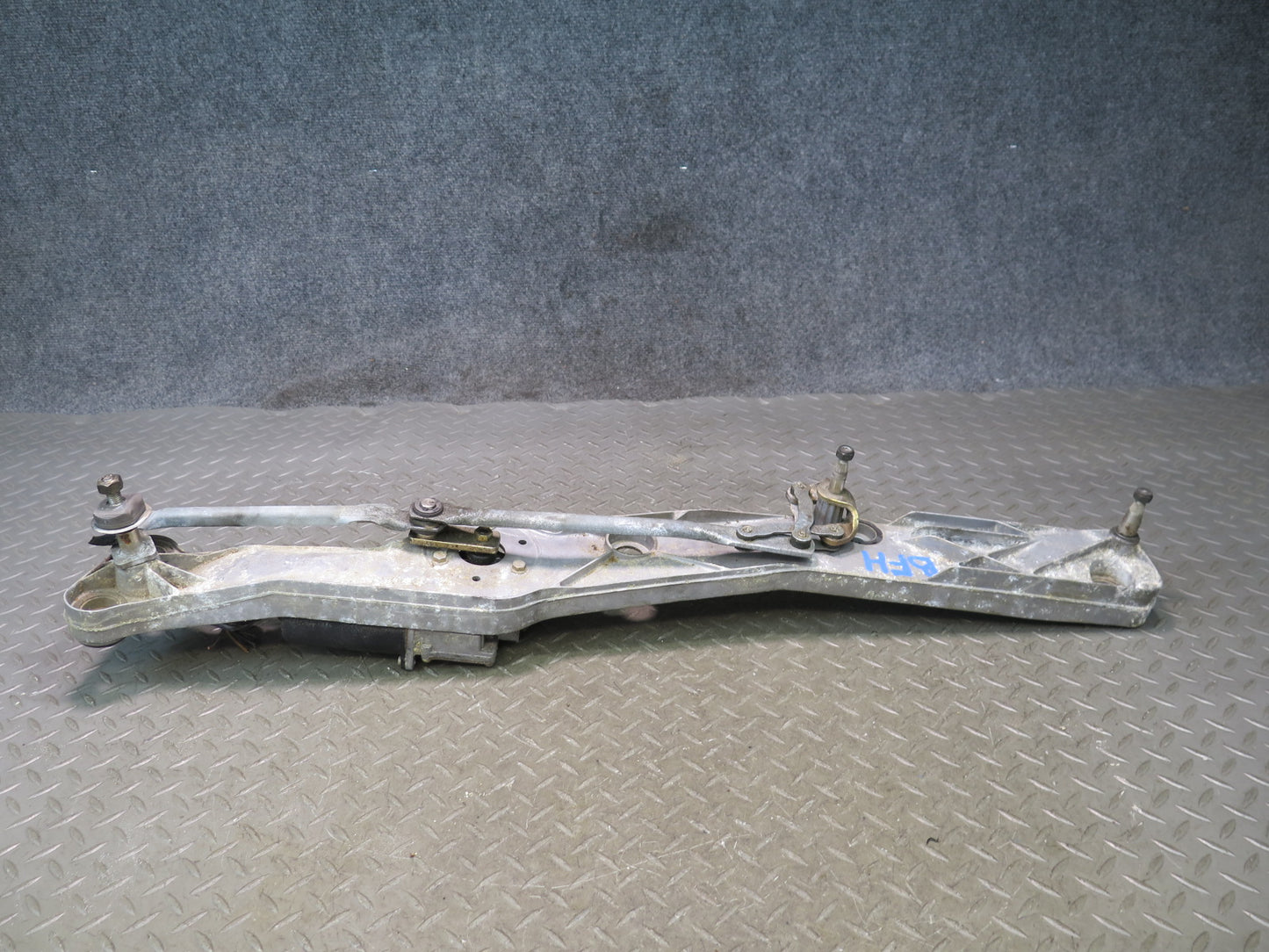 97-03 BMW E39 540i Windshield Wiper Transmission Linkage w Motor OEM