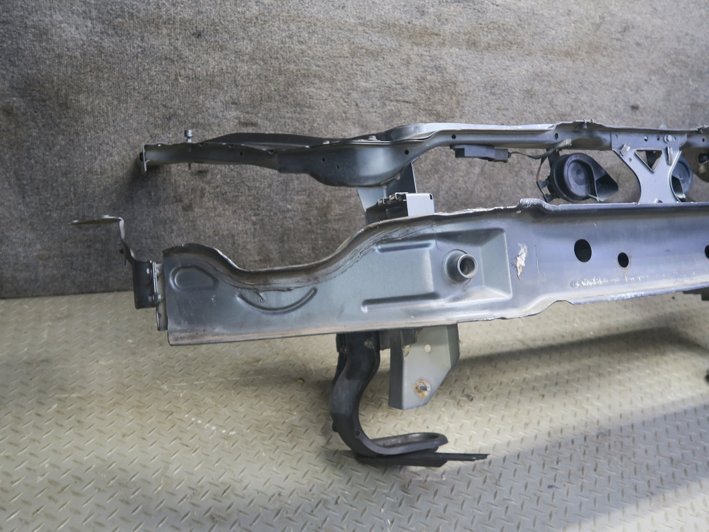05-08 Mercedes R171 SLK Front Impact Reinforcement Bar Radiator Core Horns OEM