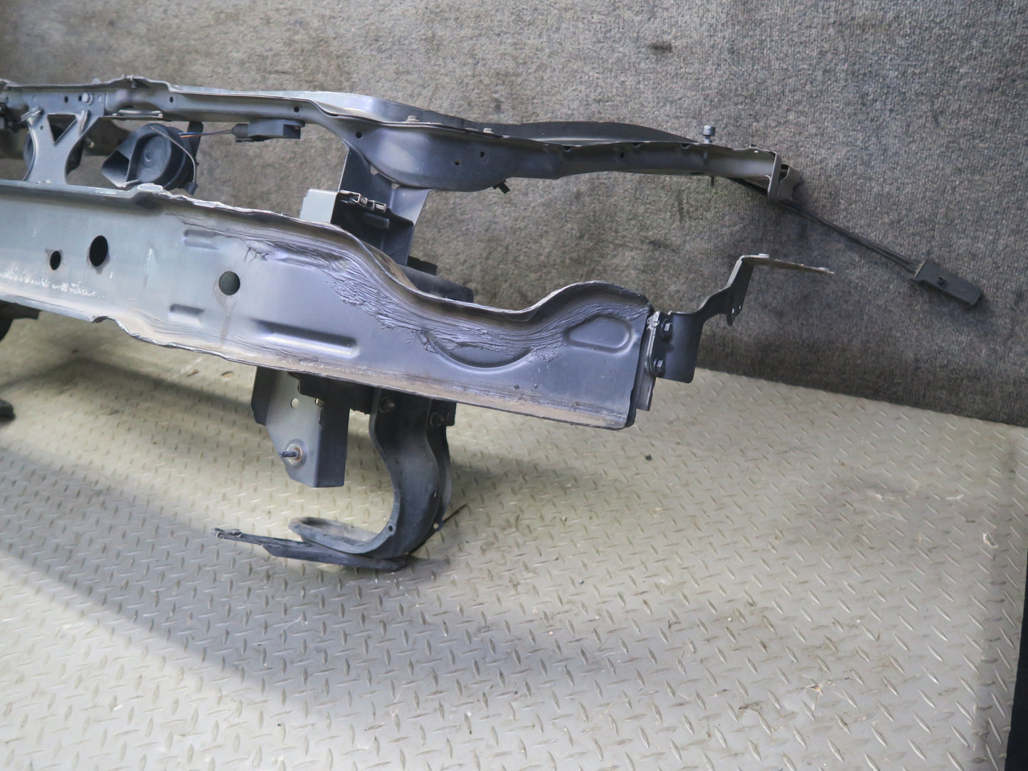 05-08 Mercedes R171 SLK Front Impact Reinforcement Bar Radiator Core Horns OEM