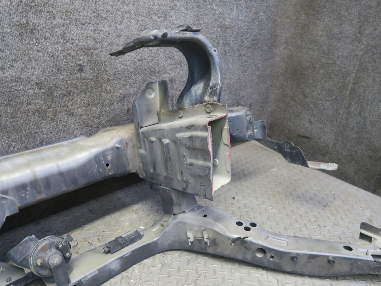 05-08 Mercedes R171 SLK Front Impact Reinforcement Bar Radiator Core Horns OEM