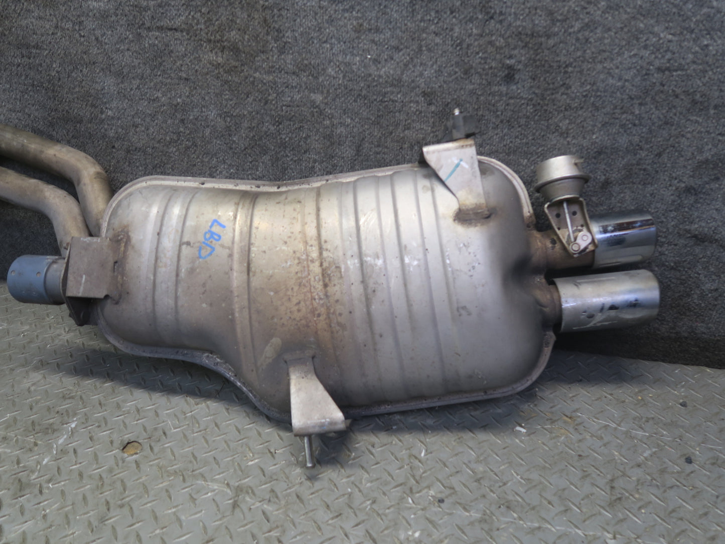 01-06 BMW E46 330ci Convertible Rear Exhaust Muffler 7502553 OEM