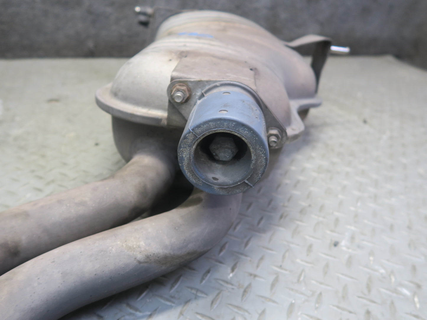 01-06 BMW E46 330ci Convertible Rear Exhaust Muffler 7502553 OEM