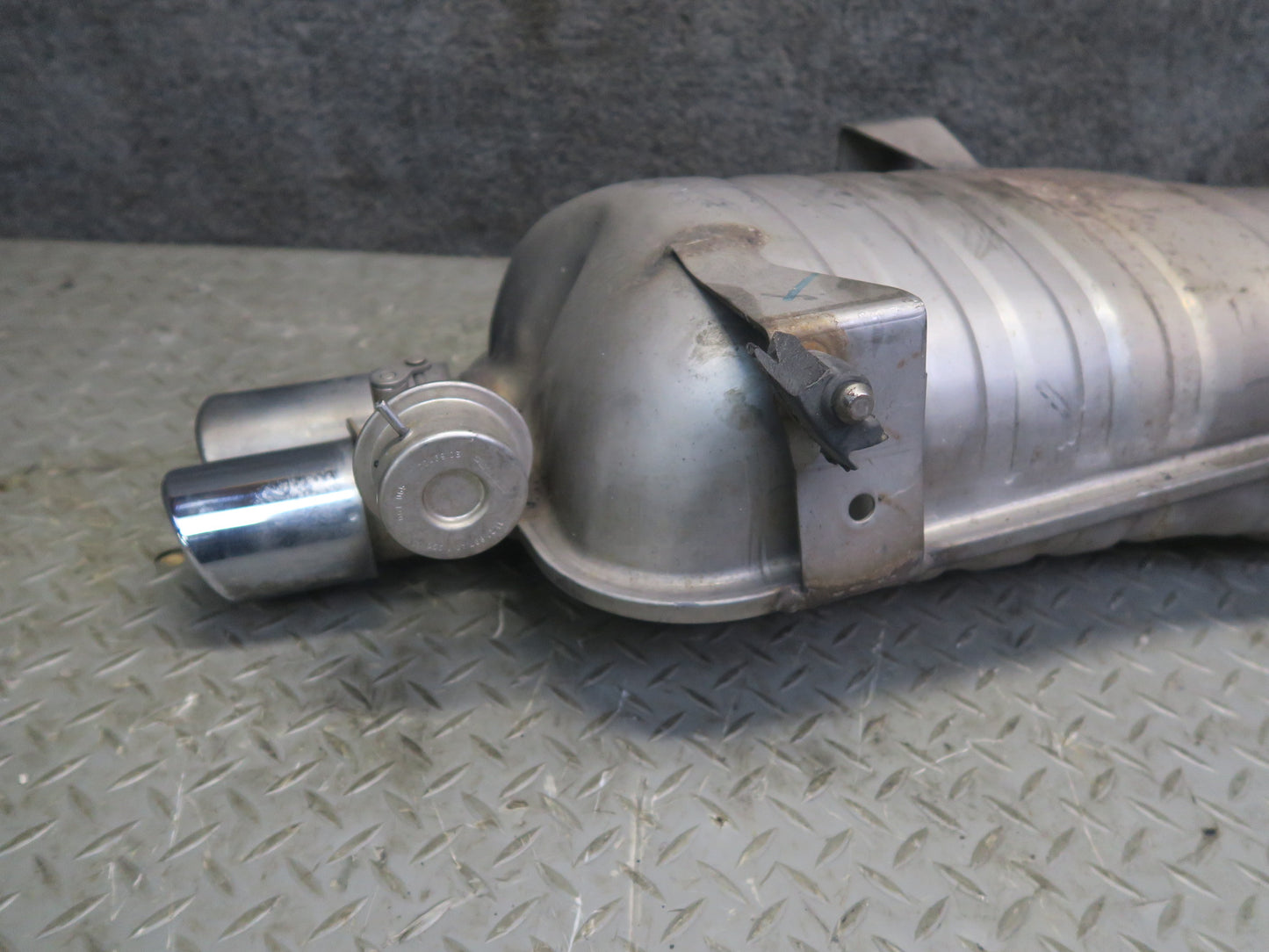01-06 BMW E46 330ci Convertible Rear Exhaust Muffler 7502553 OEM