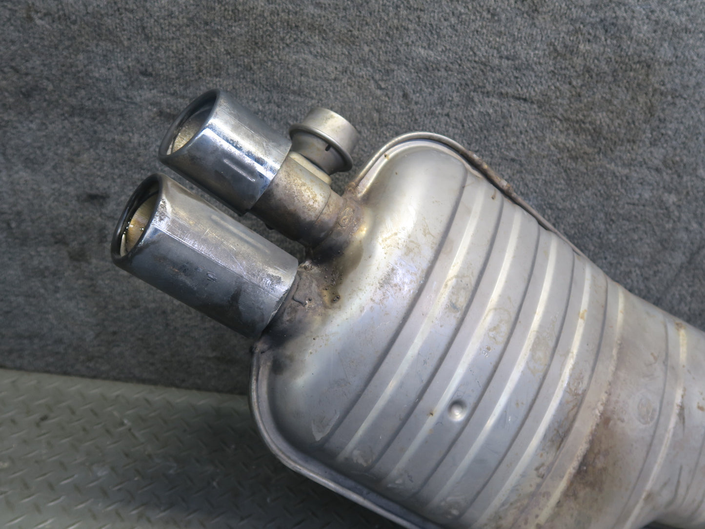 01-06 BMW E46 330ci Convertible Rear Exhaust Muffler 7502553 OEM