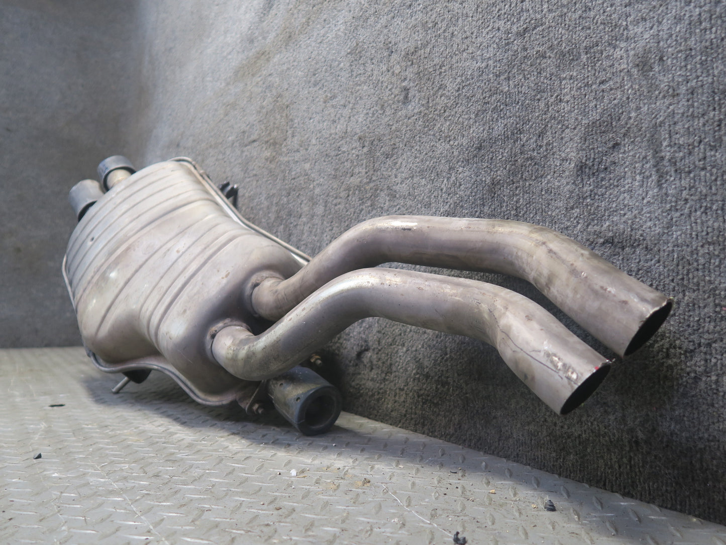 01-06 BMW E46 330ci Convertible Rear Exhaust Muffler 7502553 OEM