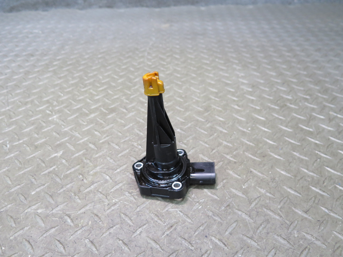 2015-2020 BMW F82 F83 M4 S55 Engine Motor Oil Level Sensor 7638342