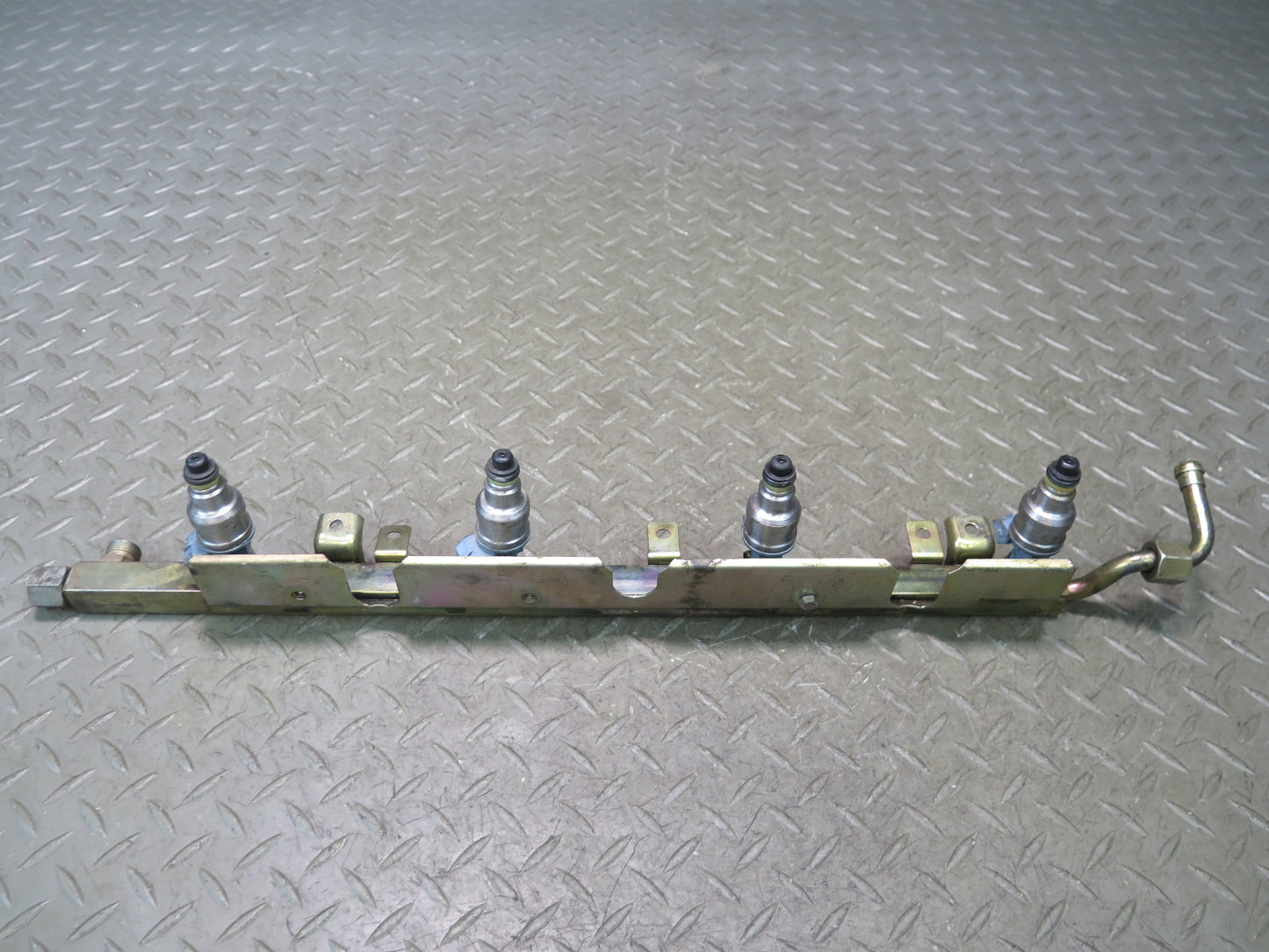 1985-1986 Porsche 928 S 5.0L Engine Fuel Rail W/ Injectors Set