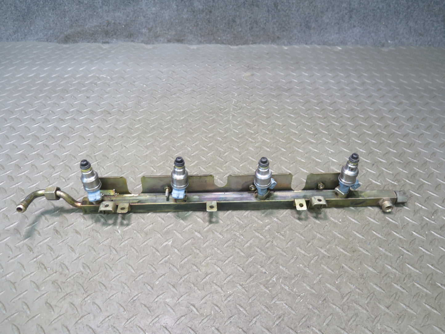 1985-1986 Porsche 928 S 5.0L Engine Fuel Rail W/ Injectors Set