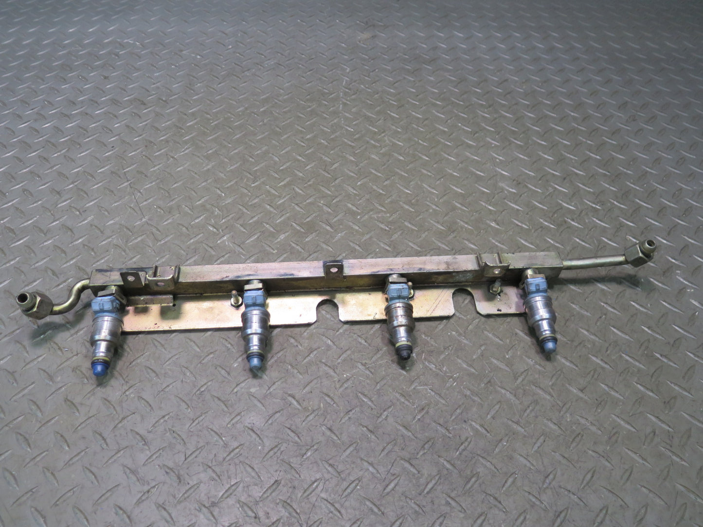 1985-1986 Porsche 928 S 5.0L Engine Fuel Rail W/ Injectors Set