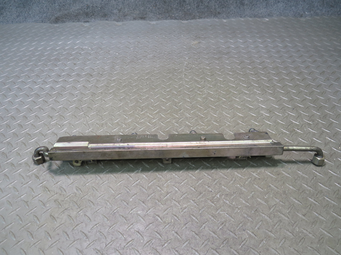 1985-1986 Porsche 928 S 5.0L Engine Fuel Rail W/ Injectors Set