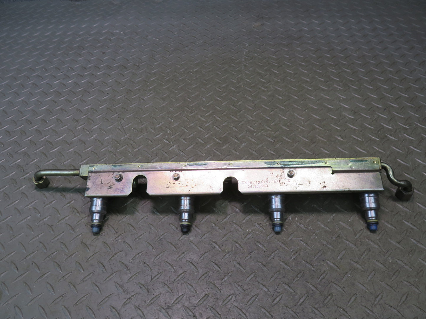 1985-1986 Porsche 928 S 5.0L Engine Fuel Rail W/ Injectors Set