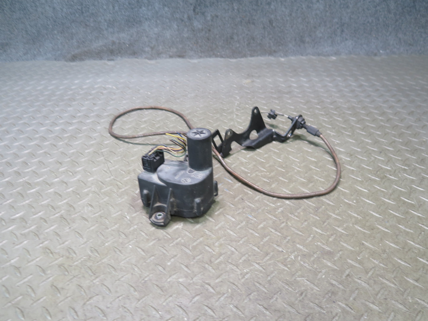 97-98 BMW E39 540i 4.4L M62 Cruise Control Actuator Motor w Cable OEM