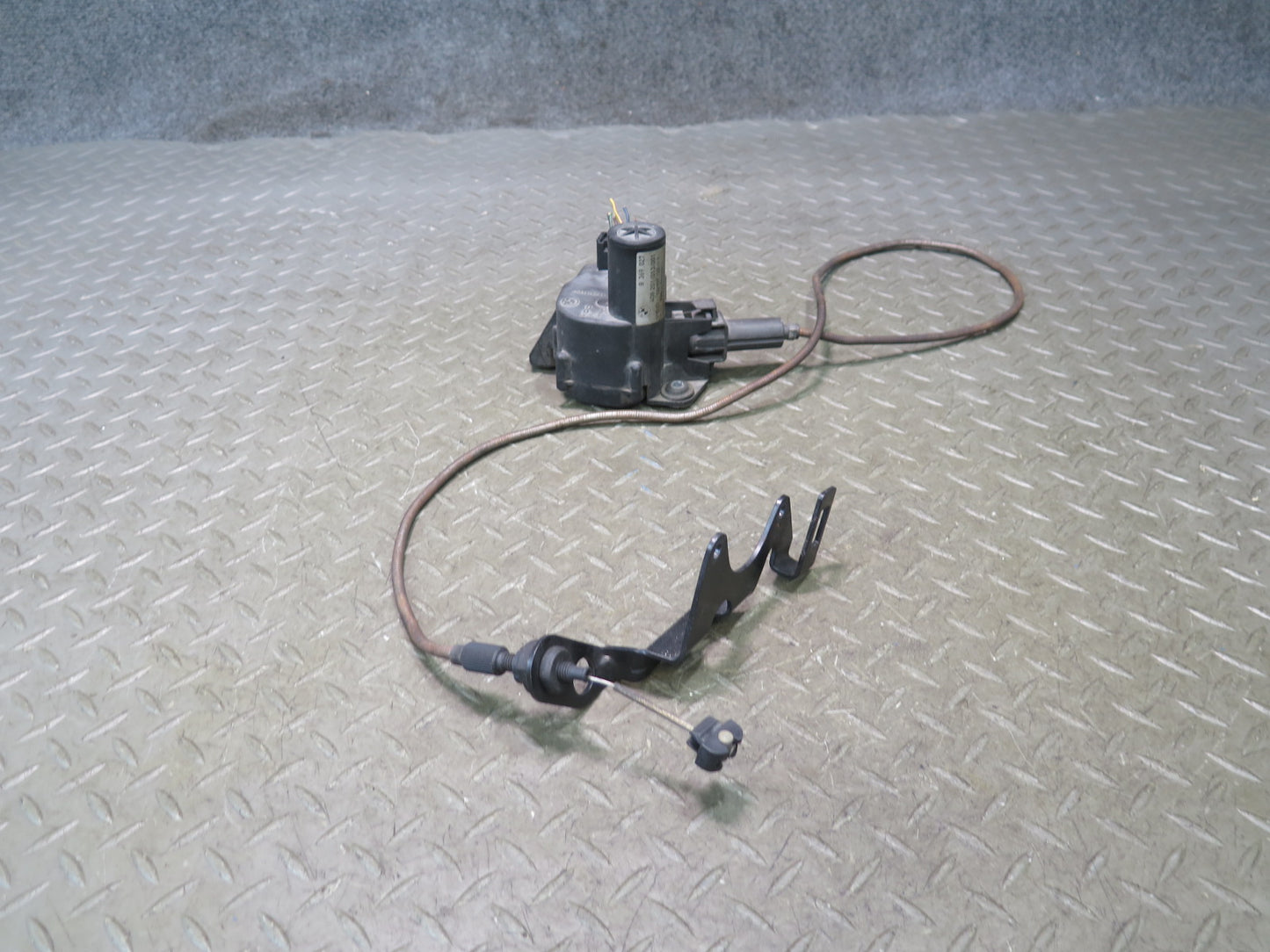 97-98 BMW E39 540i 4.4L M62 Cruise Control Actuator Motor w Cable OEM