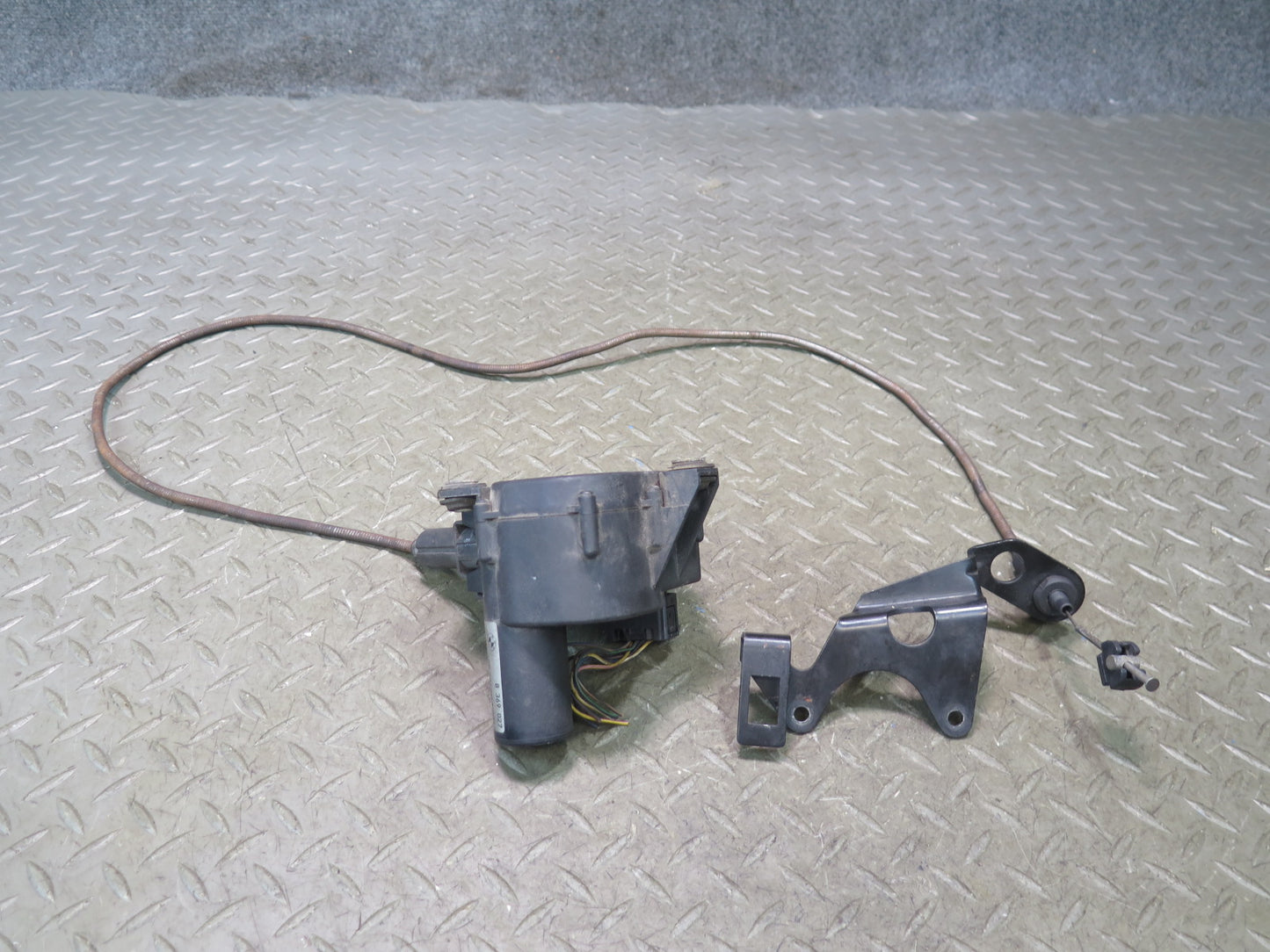 97-98 BMW E39 540i 4.4L M62 Cruise Control Actuator Motor w Cable OEM