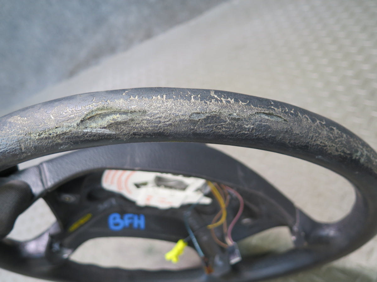 97-99 BMW E39 540i 4 Spoke Leather Steering Black 1094259 Damaged