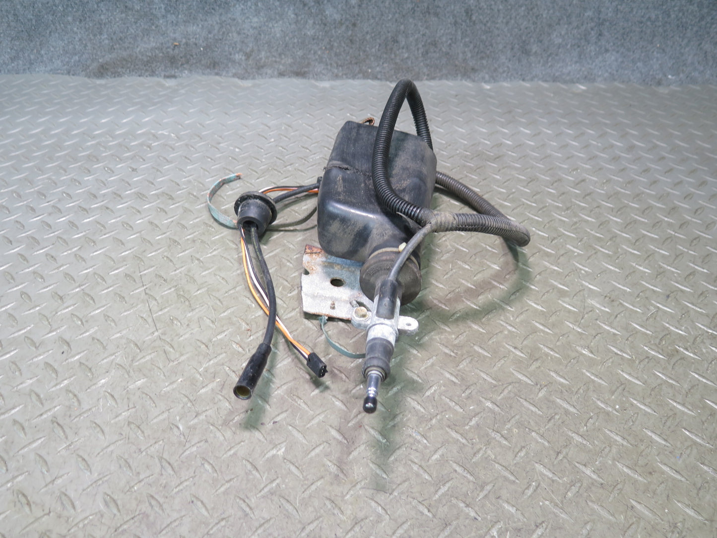 93-96 Chevrolet Corvette C4 Radio Power Antenna Assembly OEM