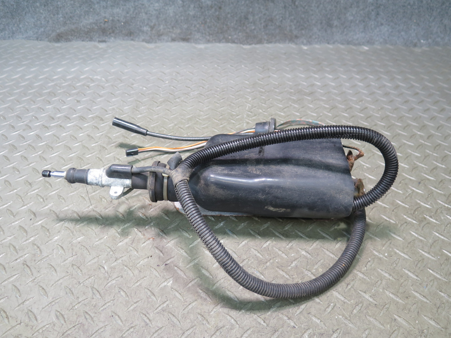 93-96 Chevrolet Corvette C4 Radio Power Antenna Assembly OEM