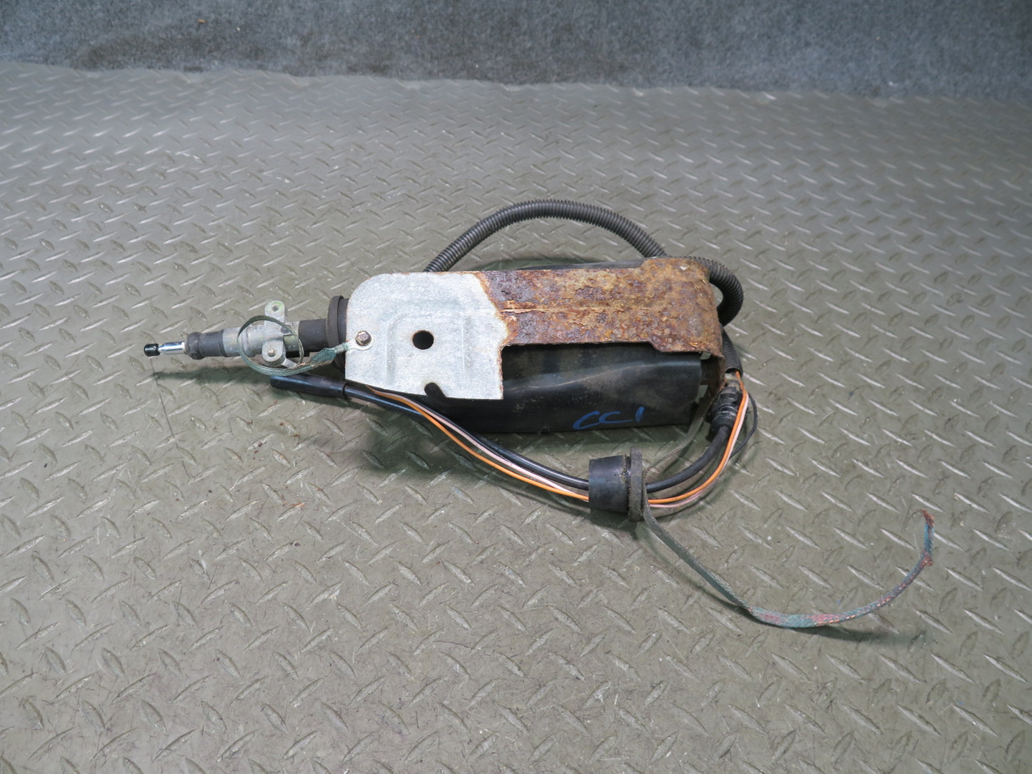 93-96 Chevrolet Corvette C4 Radio Power Antenna Assembly OEM