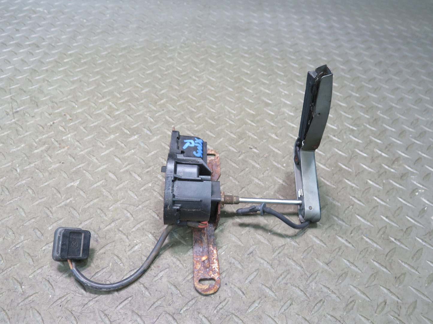 86-91 Mercedes W126 560SEL Set of 2 Front Headlight Wiper Arm w Motor Set OEM