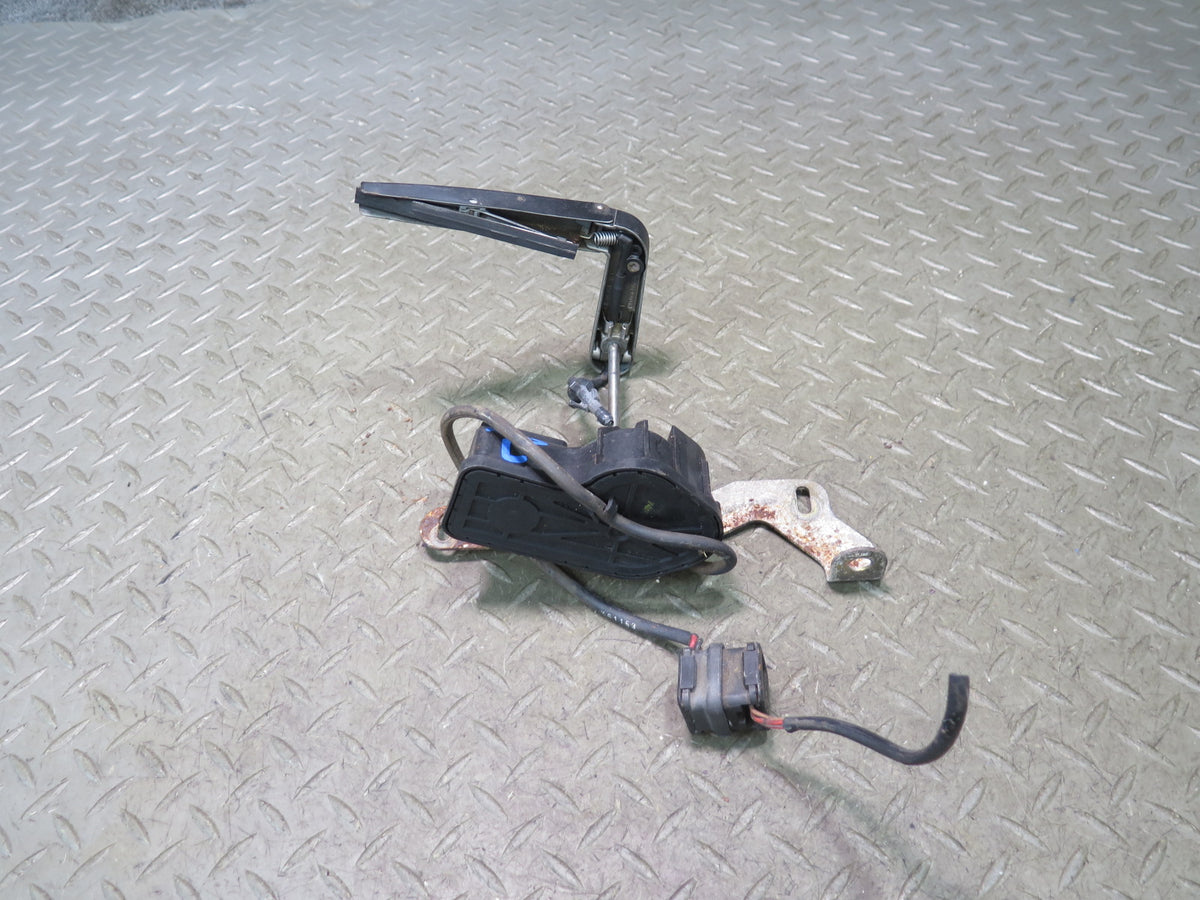 86-91 Mercedes W126 560SEL Set of 2 Front Headlight Wiper Arm w Motor Set OEM