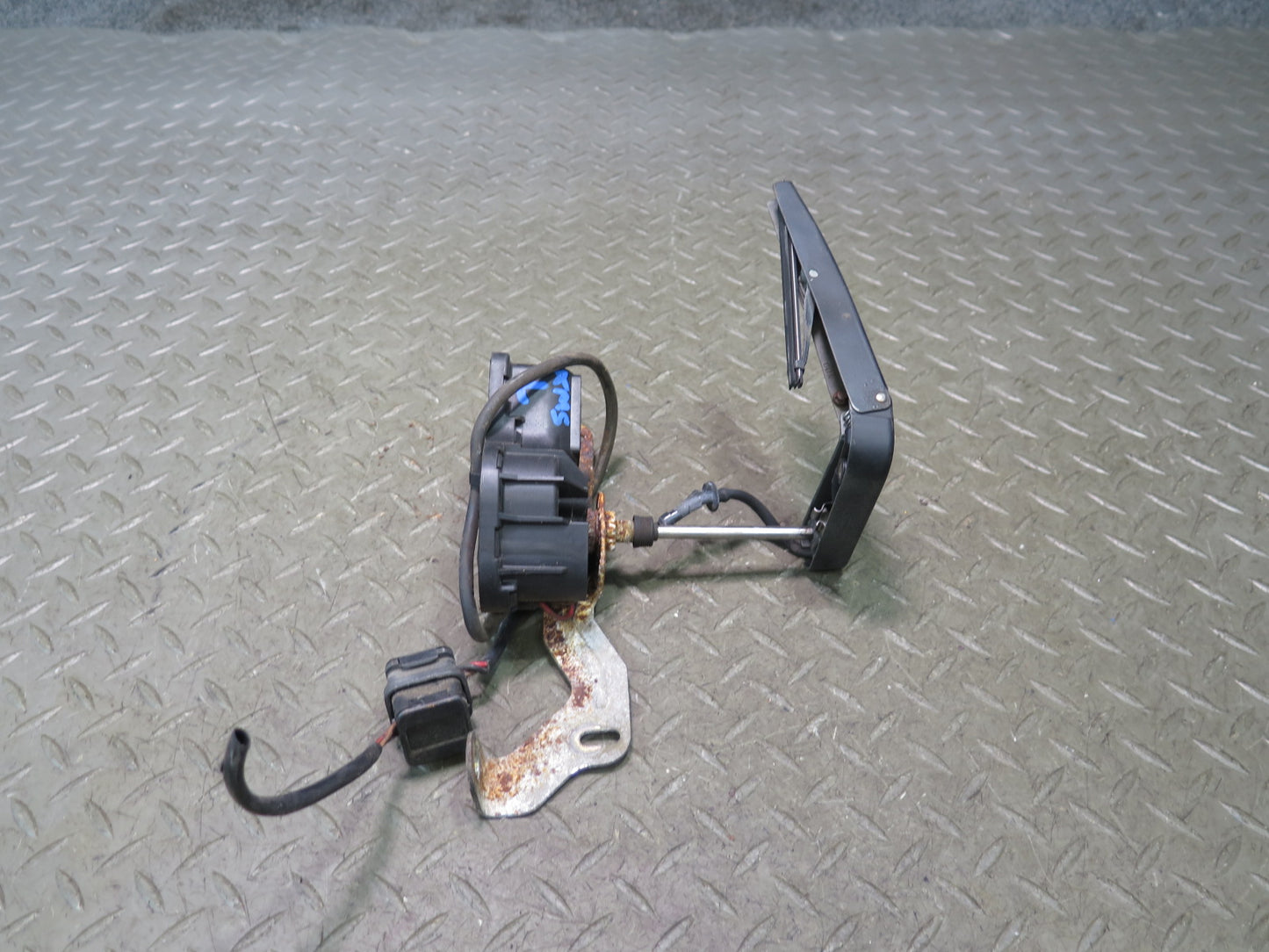 86-91 Mercedes W126 560SEL Set of 2 Front Headlight Wiper Arm w Motor Set OEM