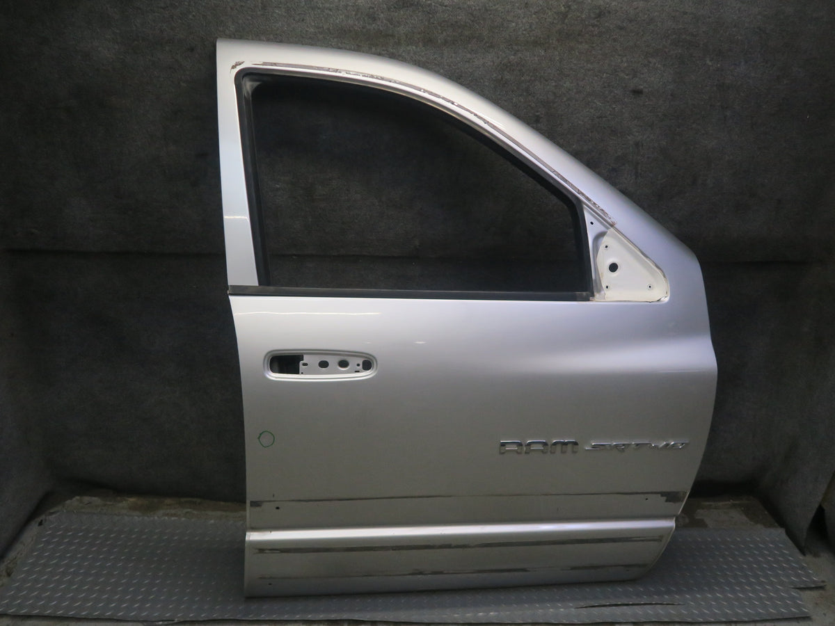 05-06 Dodge RAM 1500 DR Crew CAB SRT10 Front Right Door Shell Panel Damaged