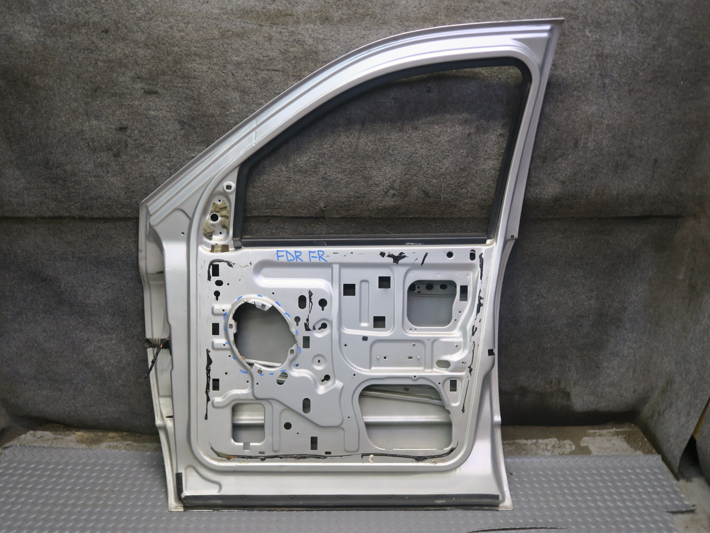 05-06 Dodge RAM 1500 DR Crew CAB SRT10 Front Right Door Shell Panel Damaged