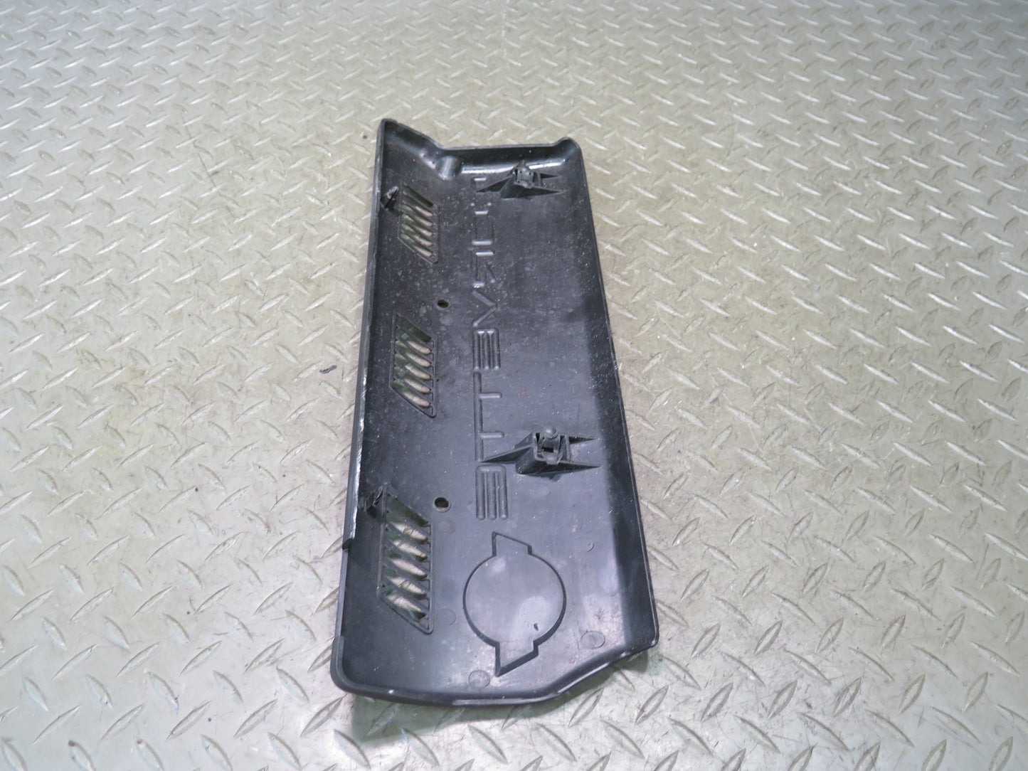 92-93 Chevrolet Corvette C4 V8 5.7L LT1 Left & Right Fuel Rail Covers OEM