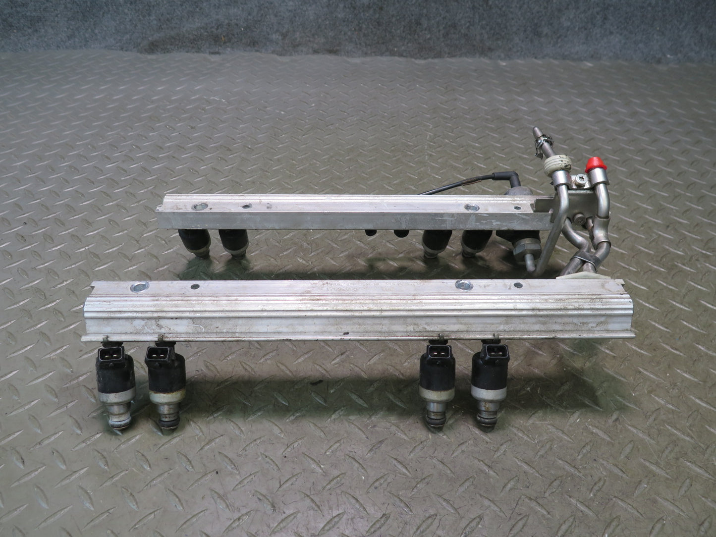 92-93 Chevrolet Corvette C4 5.7L LT1 Engine Fuel Rail w Injectors Set 81K OEM