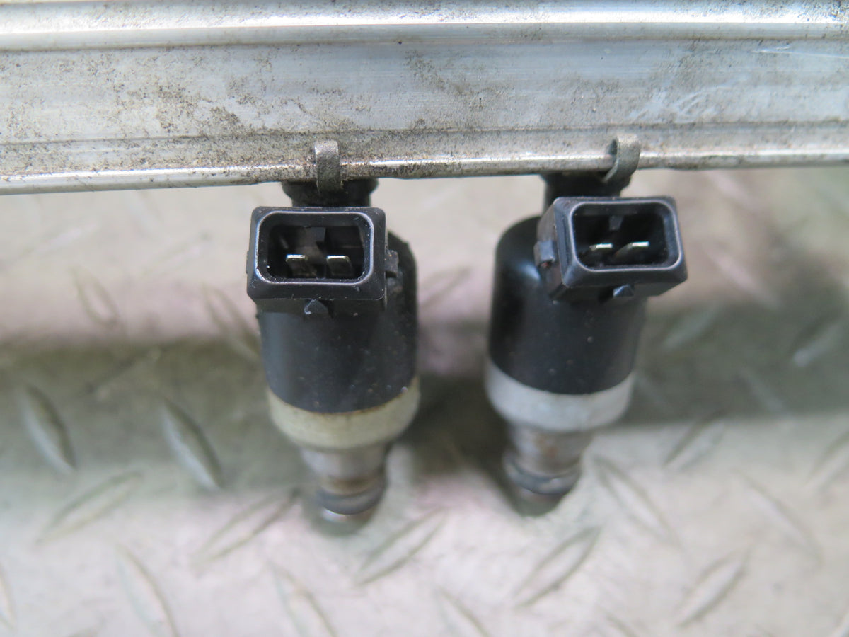 92-93 Chevrolet Corvette C4 5.7L LT1 Engine Fuel Rail w Injectors Set 81K OEM