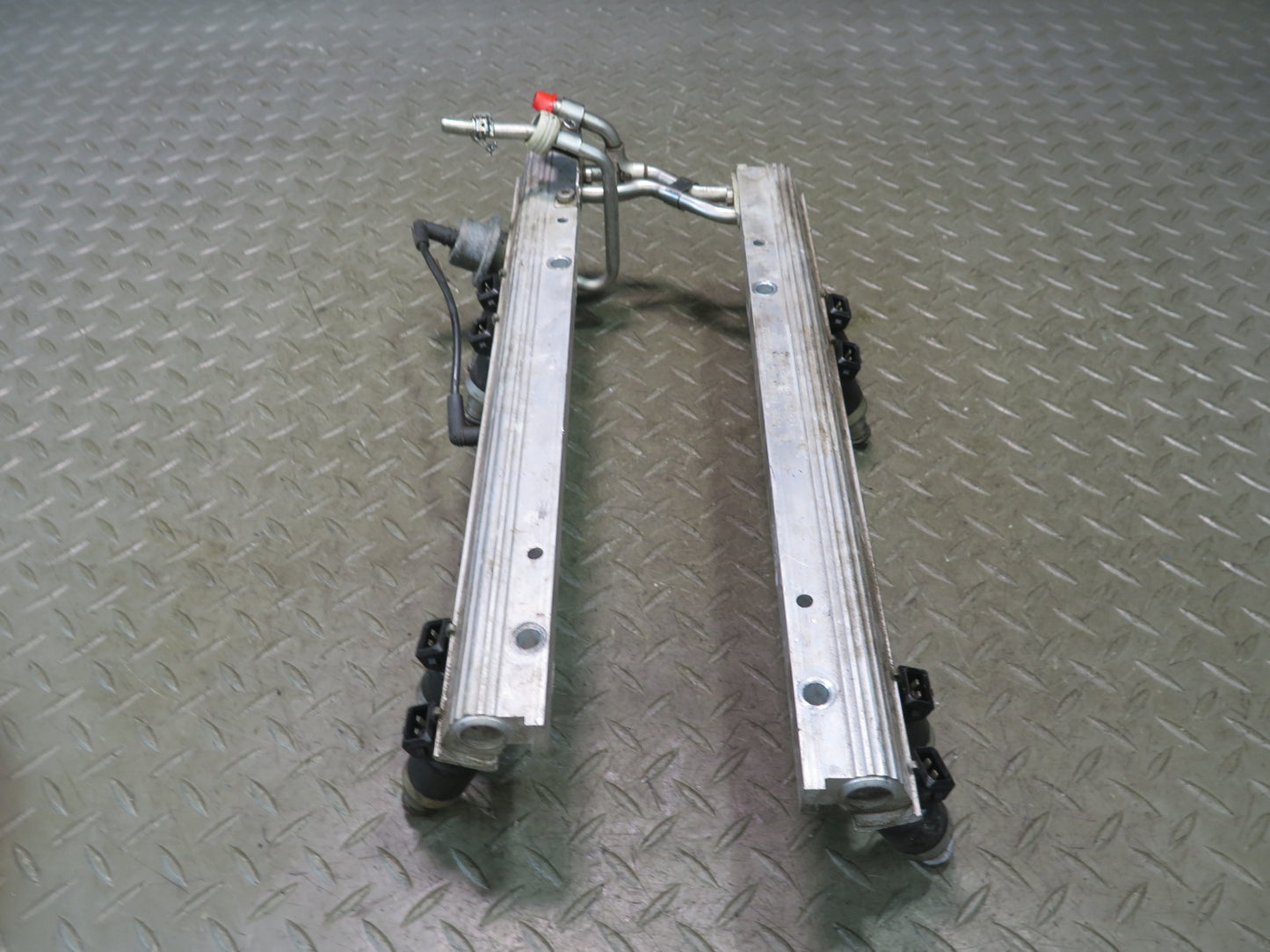92-93 Chevrolet Corvette C4 5.7L LT1 Engine Fuel Rail w Injectors Set 81K OEM