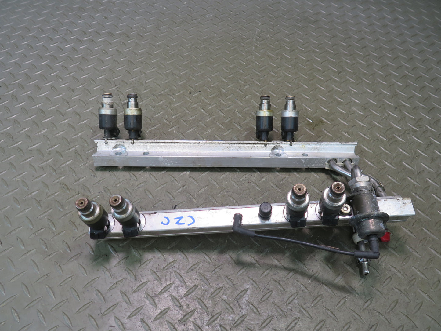 92-93 Chevrolet Corvette C4 5.7L LT1 Engine Fuel Rail w Injectors Set 81K OEM
