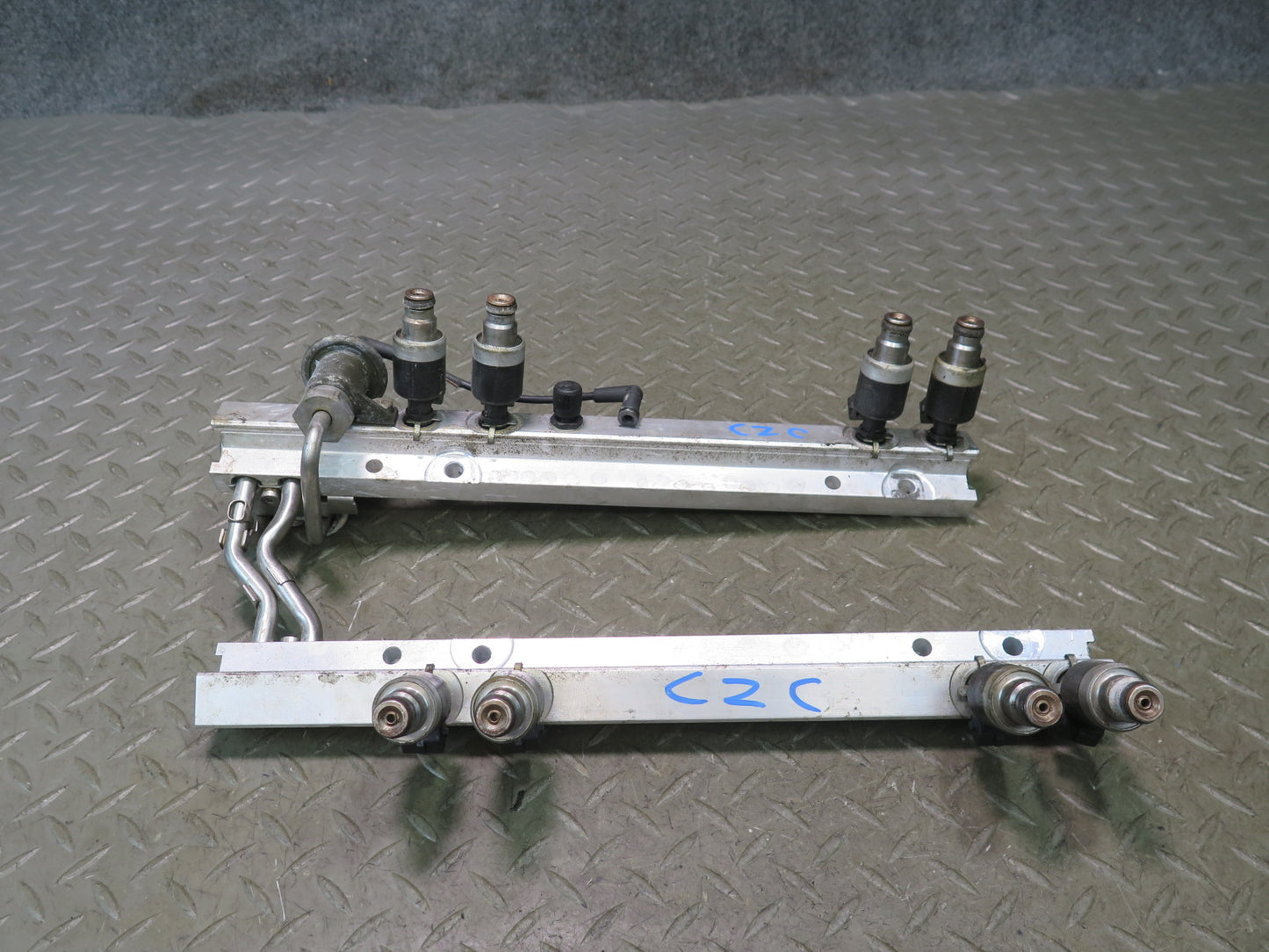 92-93 Chevrolet Corvette C4 5.7L LT1 Engine Fuel Rail w Injectors Set 81K OEM