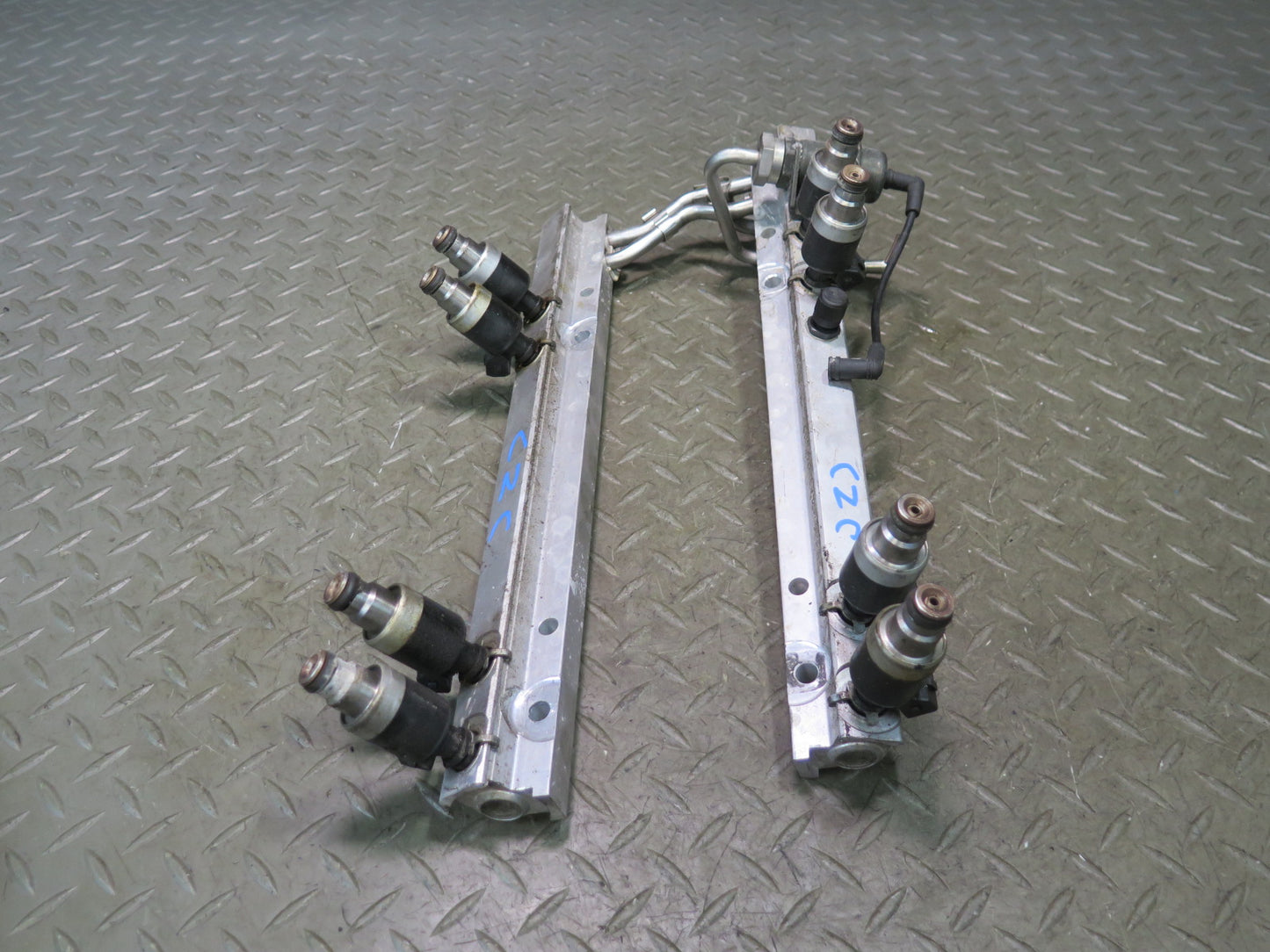 92-93 Chevrolet Corvette C4 5.7L LT1 Engine Fuel Rail w Injectors Set 81K OEM
