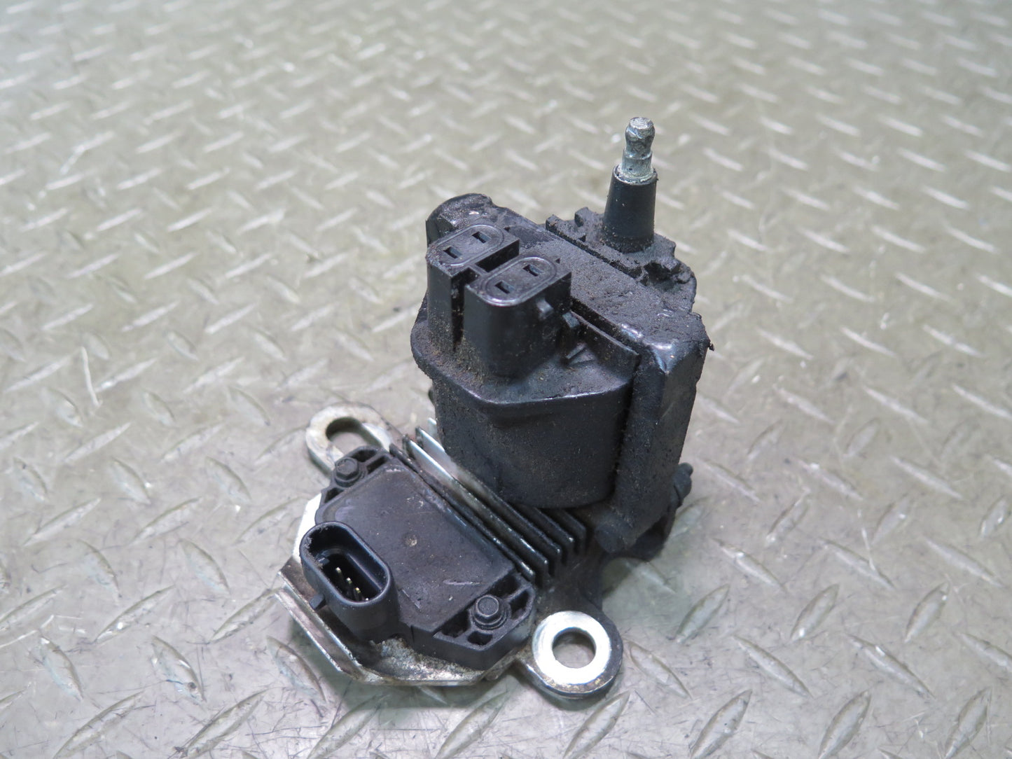 92-93 Chevrolet Corvette C4 V8 5.7L LT1 Engine Ignition Coil OEM