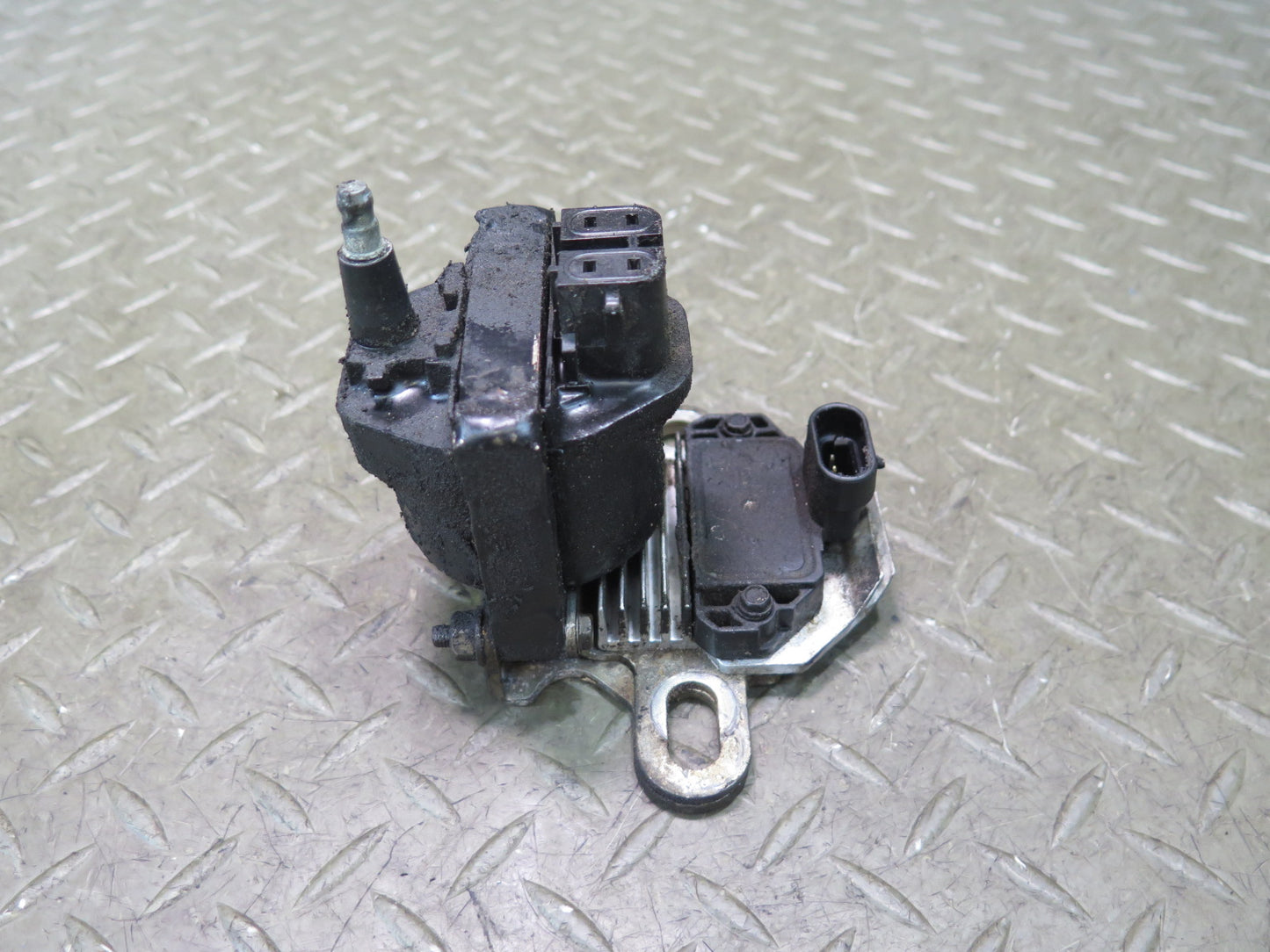 92-93 Chevrolet Corvette C4 V8 5.7L LT1 Engine Ignition Coil OEM