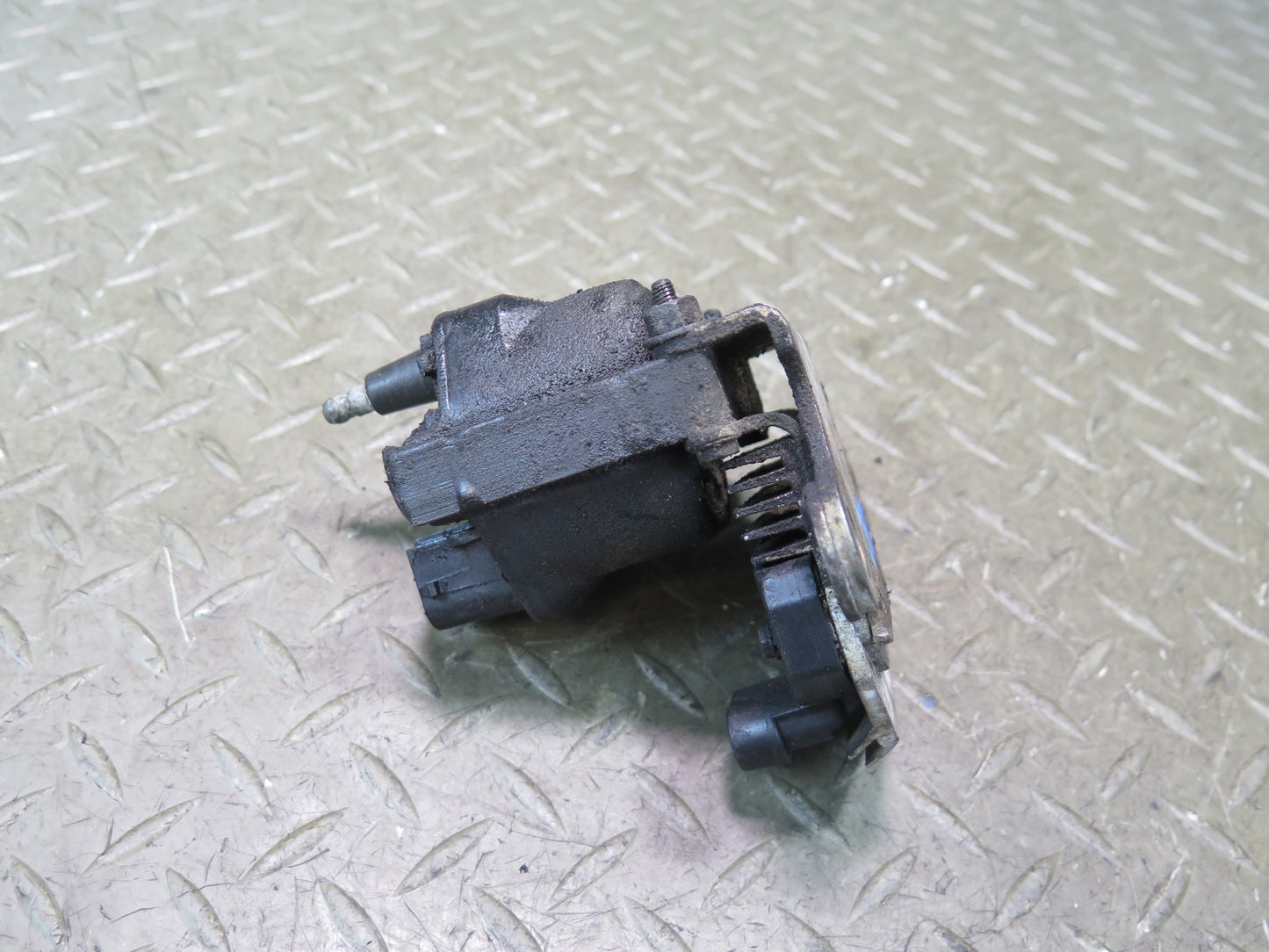92-93 Chevrolet Corvette C4 V8 5.7L LT1 Engine Ignition Coil OEM