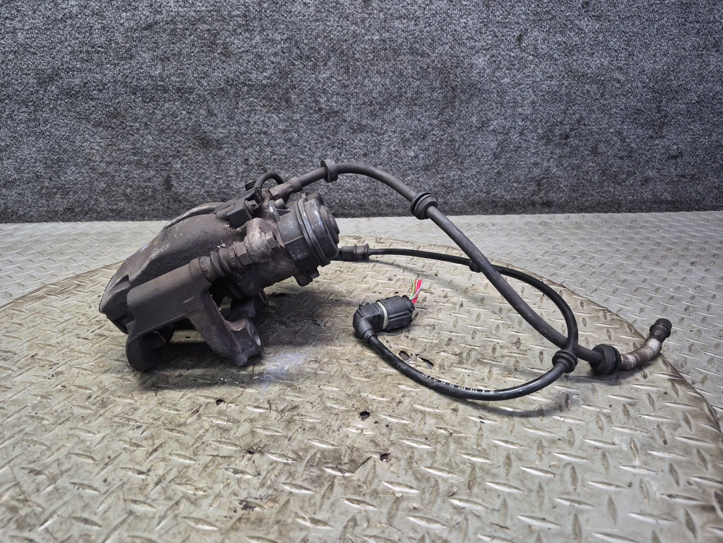 2012-2015 Mercedes X166 W166 ML AMG Rear Left & Right Brake Caliper Set of 2