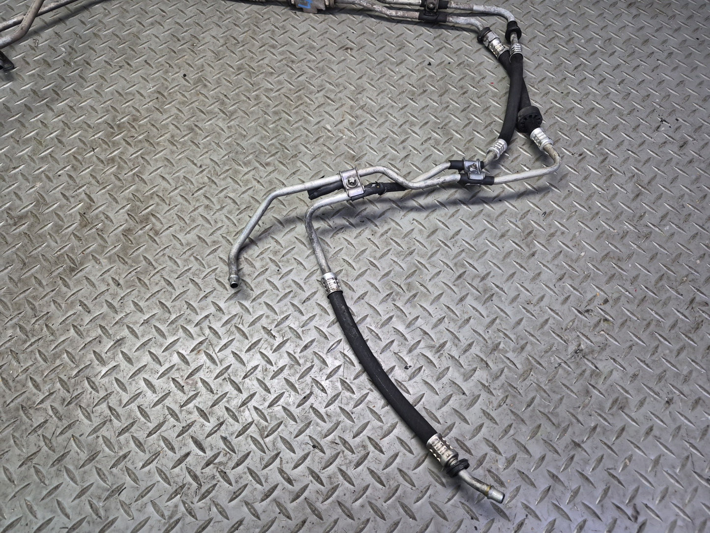 2012-2015 Mercedes W166 ML 722.9 Automatic Transmission Oil Cooler Hose Pipe