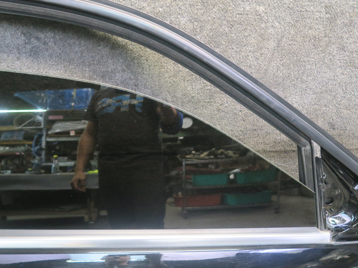 2012-2019 Mercedes W166 GLE ML Front Right Door Shell Panel w Glass Damaged