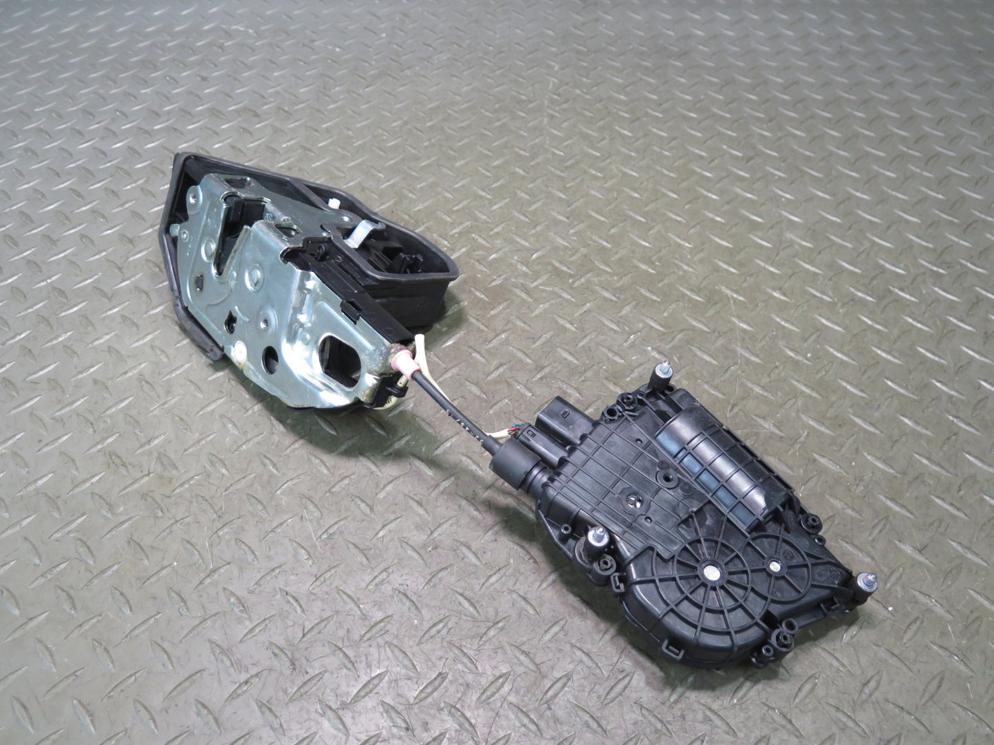 2011-2016 BMW F10 F11 M5 Rear Left Door Lock Latch Actuator w Soft Close