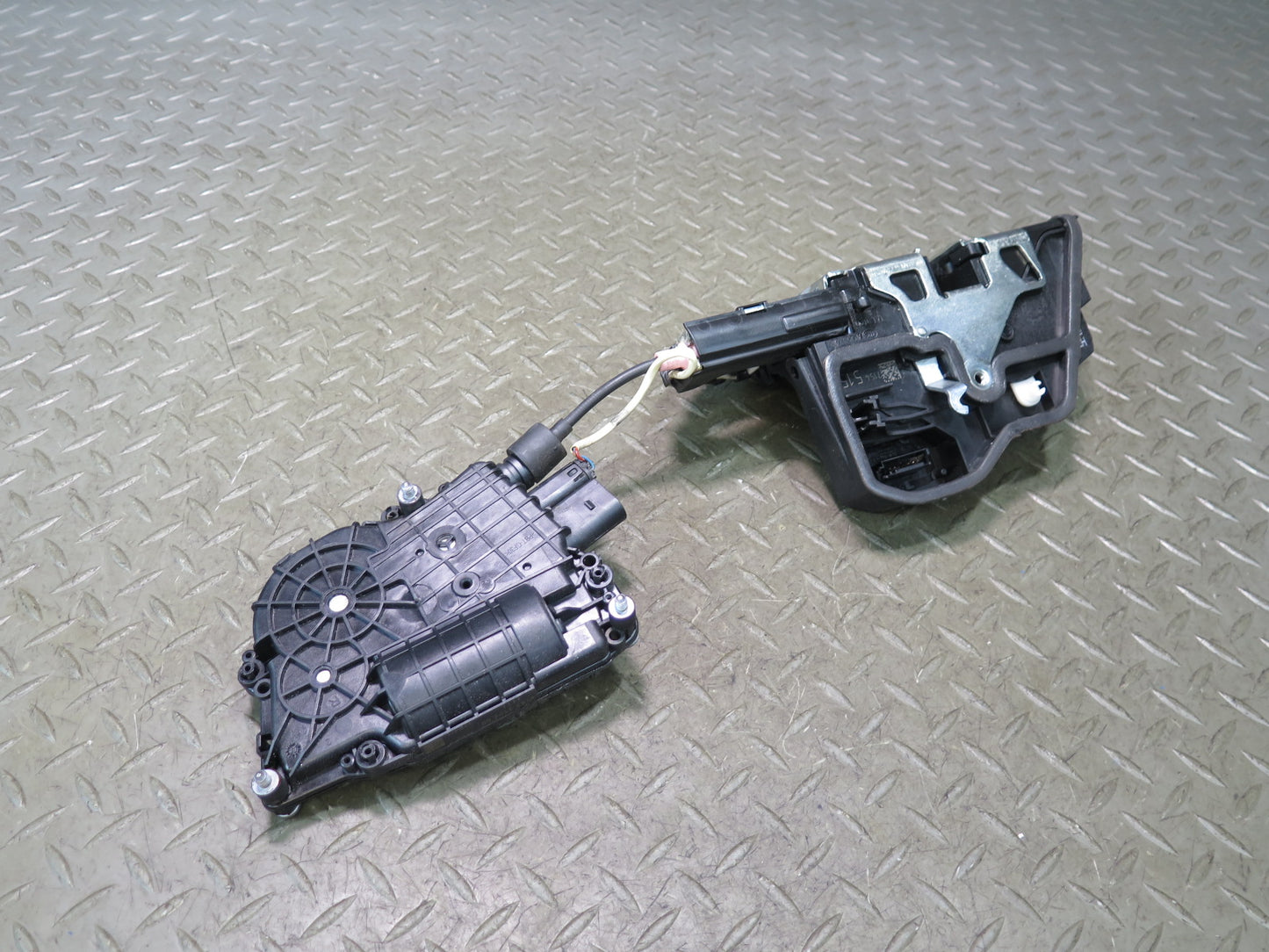 2011-2016 BMW F10 F11 M5 Rear Left Door Lock Latch Actuator w Soft Close