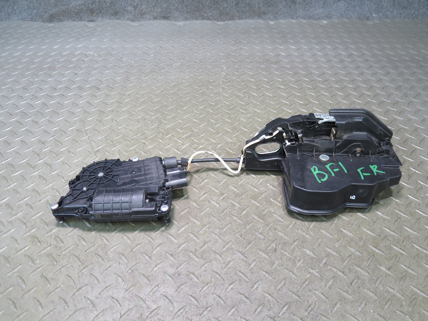 2011-2016 BMW F10 F11 M5 Front Right Door Lock Latch Actuator w Soft Close